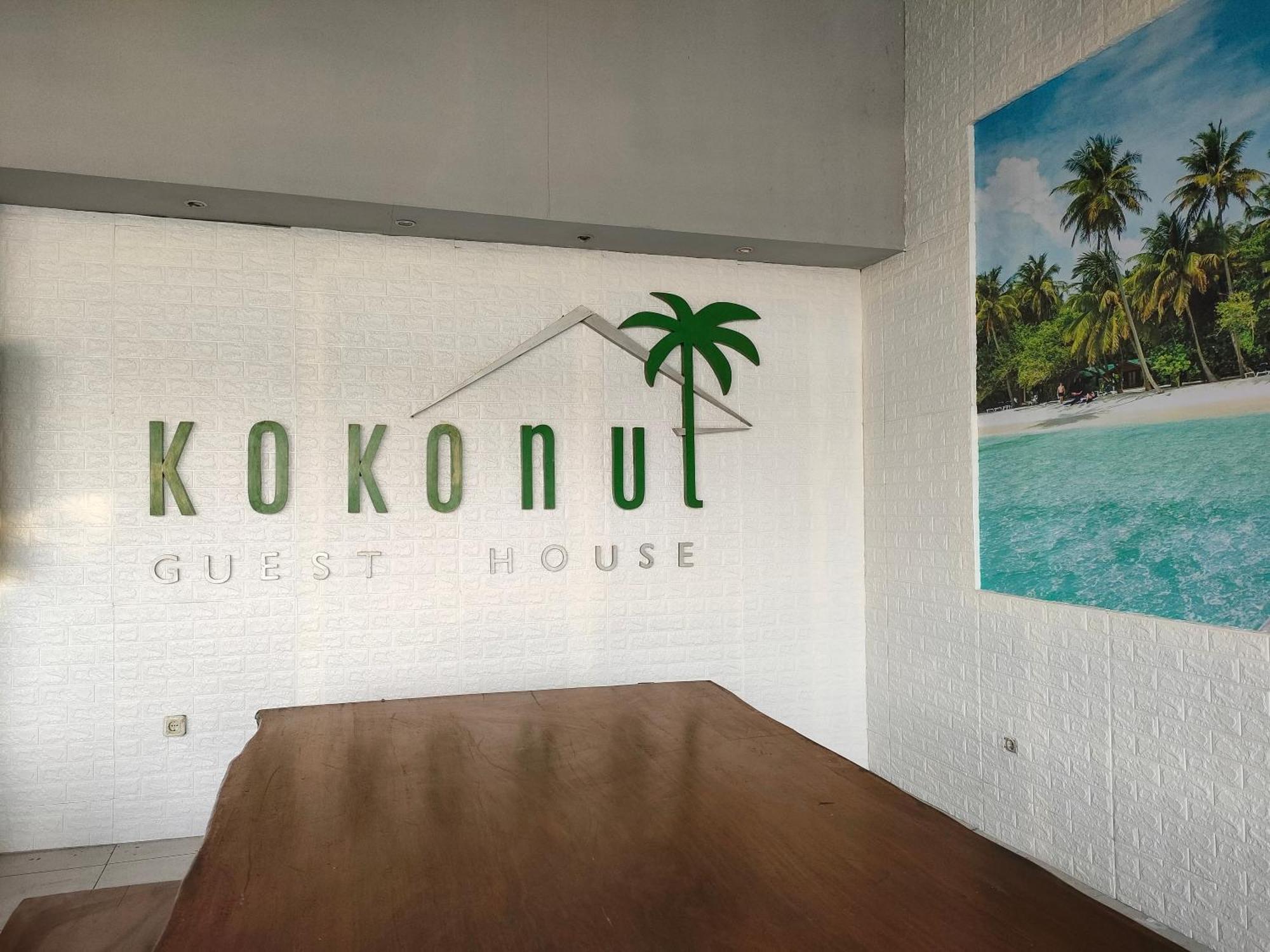 Kokonut Guesthouse Surabaia Exterior foto