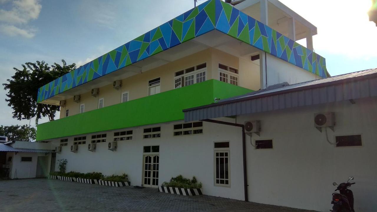Kokonut Guesthouse Surabaia Exterior foto